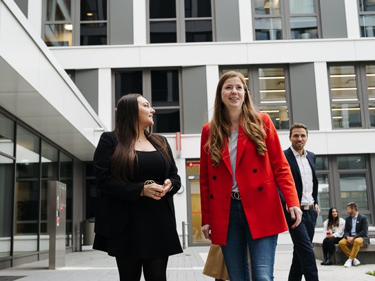 Mitarbeitende der Sparkasse KölnBonn am Campus in Ossendorf
